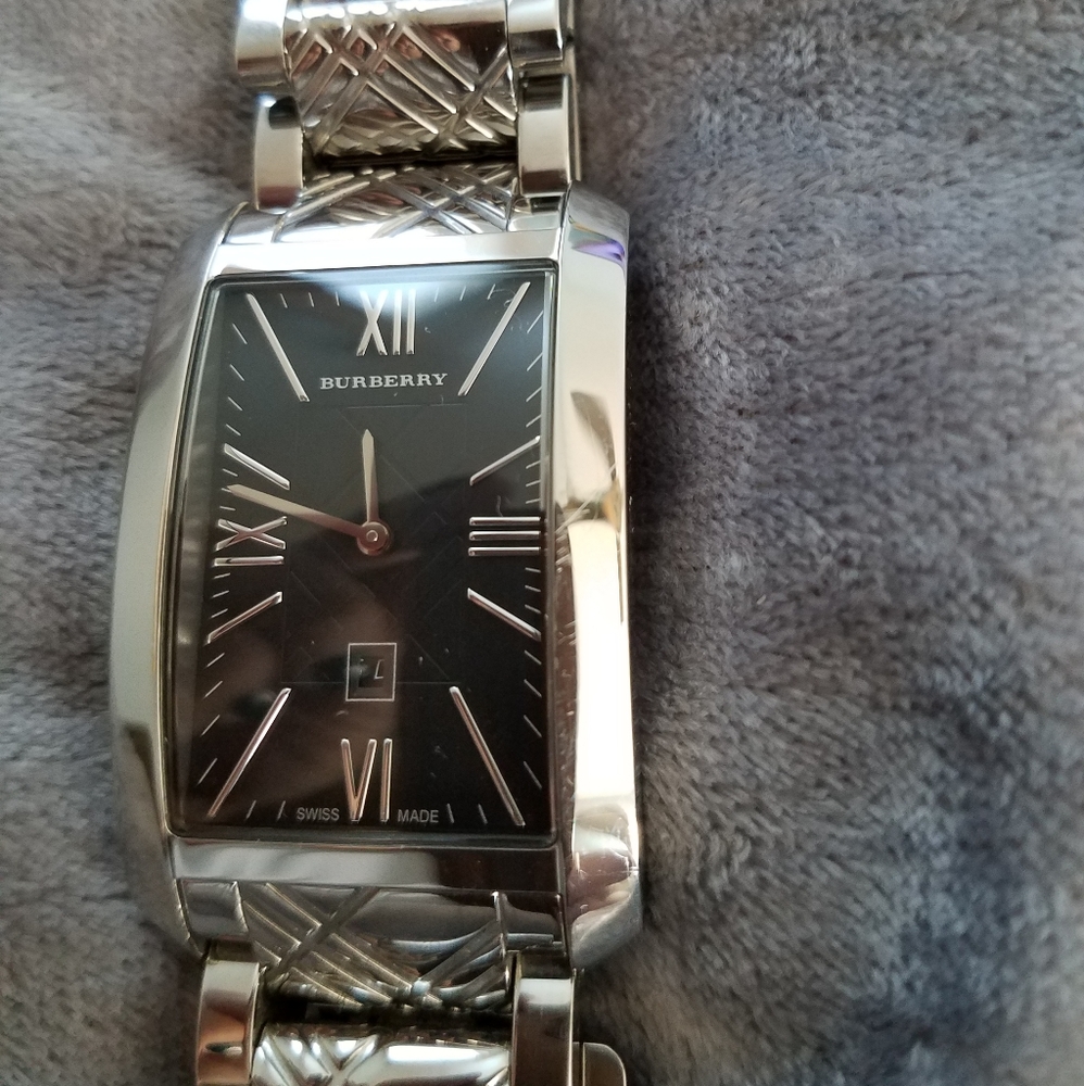 More pics of Burberry watch
